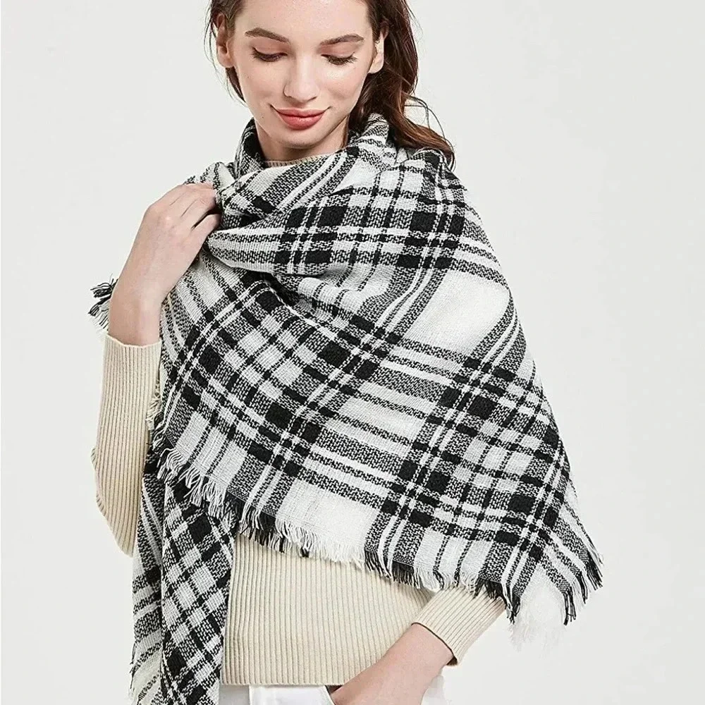 N/A plaid blanket